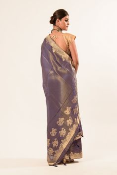 Discover the elegance of our Gray Shimmer Tissue Saree featuring exquisite Matt Gold Floral Handwoven Work. Hand embroidered to perfection for a timeless look. Baluchari Saree, Silver Blouse, Saree Blouse Styles, Sequin Saree, Orange Saree, Ruffle Saree, Net Blouses, Cotton Gowns, Multi Color Blouse