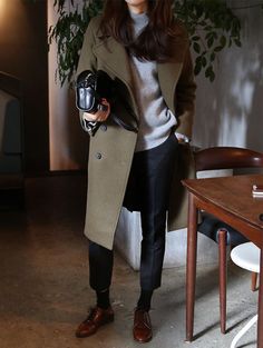 Apc bag green coat Her Style, Autumn Winter Fashion, Editorial Fashion, Everyday Fashion, Casual Style, Winter Fashion, Personal Style, Fashion Week