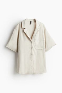 Airy Resort Shirt - Short sleeve - Long - Light beige - Ladies | H&M US 5 Evermore Aesthetic, Resort Shirt, Loose Fit Shirts, Long Lights, Long Light, Shell Buttons, Aesthetic Outfits, Light Beige, Capsule Wardrobe