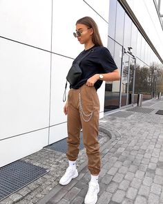 Outfit Ideas With Joggers, Cargo Pants Outfit Girl, Fashion Outfits Korean Style, Cargo Joggers Outfits, Vintage Tiktok, 2021 Aesthetic, Fashion Outfits Korean, Vsco Summer, Outfit Korean Style