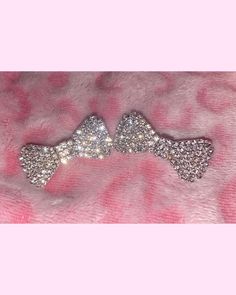 ✨x2 Silver sparkly rhinestone crystal hair clips✨ Measurements~  length 1.57/ 4cm Width~ 0.74in/1.9cm Glitter Hair Clips, Sparkly Hair Accessories, Mums Birthday, Crystal Hair Clip, Shimmer Lip Gloss, Hair Charms, Bridal Clip, Hair Accessories For Girls, Crystal Hair Clips