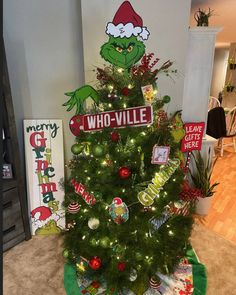 a christmas tree with the grino who - vile sign on it's top