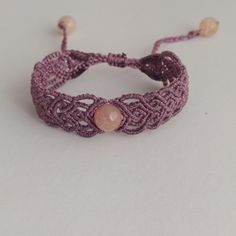 This bracelet is meticulously crafted using the macrame technique, featuring agate beads and polyester thread. Reflecting the boho hippie style, this bracelet stands out with its 2 cm width and 16 cm length woven part. With a total length of 30 cm, it fits any wrist thanks to its adjustable sliding lock. This stylish and comfortable bracelet is the perfect accessory to complete your look. Bracelet Stands, Boho Hippie Style, Fairy Aesthetic, Macrame Bracelet, Macrame Bracelets, Agate Beads, Hippie Style, Boho Hippie, Hippie Boho