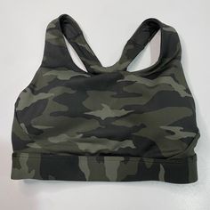 New With Tags. Athleta Racer Back Sports Bra Green Camo Print Women's Size Xxs. Style #531337 Measures Approx 11" Across Bust And 10" Under Bust. Breathable, Wicking Fabric Lets Sweat Move Easily Through, Helping It Evaporate, And Dries In A Flash For Ultimate Comfort When You're Breaking A Sweat -Supersonic Fabric Is Sleek With Supportive Compression -Racerback Design Gives You Full Range Of Motion - Medium Coverage; Mid-Rise Neckline - Rated Upf 50+ For Excellent Protection From The Sun Keywor Stretch Tank Sports Bra, Athleisure Tank Sports Bra, Bra Friendly Tank Activewear For Training, Sporty Racerback Sports Bra For Running, Athletic Fit Sports Bra For Running, Functional Tank Sports Bra For Light Sports, Running Racerback Top That Is Bra Friendly, Sporty Racerback Activewear For Light Sports, Seamless Sporty Tank Top For Sports