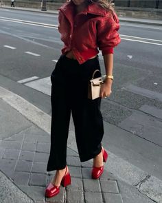 #aesthetic #vogue #mode #fashion #outfit #chic #style #ootd #look #cute #girl #icon #model #cute Red Shoes Outfit, Long Leather Skirt, Red And Black Outfits, Burgundy Outfit, Girl In Red, Outfit Chic, Fashion Mistakes, Red Outfit, Autumn Outfit