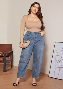 Come scegliere i jeans giusti in base al tuo fisico? Plus Size Mom Jeans, Plus Size Outfits Casual, Mom Outfits Fall, Curvy Casual Outfits, Outfits Gorditas, Mom Jeans Outfit, Jeans Outfit Women, Cute Outfits With Jeans