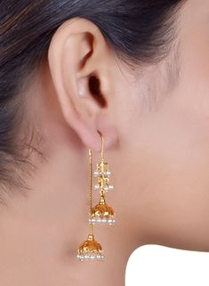 925 Silver Gold Plating Silver Hanging Earrings Weight- 6 Gram 925 Silver gold Plating Threader double Jhumki Earrings, Silver Chain Threader with 2 Tiny Jhumki pearl hanging, Screw open hanging Earrings Indian Earring, Indian Wedding Earring All of our pieces are strong and durable and made with care Unique Wedding Earrings, String Earrings, Bridal Jewelry Sets Brides, Diy Wire Earrings, Jewelry Set Design, Jhumki Earrings, Gold Rings Fashion, Gold Jewelry Simple, Bridal Gold Jewellery Designs