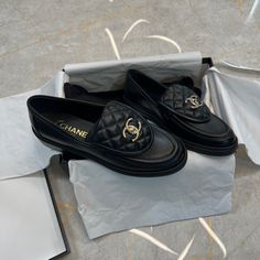 Stand out from the crowd with these Chanel quilted leather loafers.Un & 100% d. Supplied in its original packaging. DETAILSBlackGold hardwareSome clients take half a size up from their regular size if they have a wide foot. If you have a high arch or wish to wear with chunky socks you can take a full size up. Need assistance? Use our Sourcery service or chat to a member of our team via WhatsApp Chunky Socks, Chanel Loafers, Quilted Leather, Fendi Bags, Prada Bag, Leather Loafers, Dior Bag, Chanel Bag, Gucci Bag