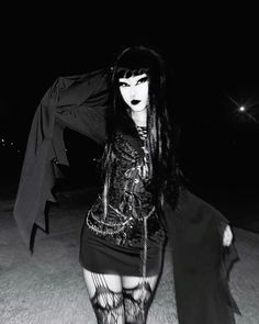 Faerie Goth Aesthetic, Gothic Alt Outfits, Trad Goth Fits, Goth Pose Reference, Goth Looks Outfits, Trad Goth Clothes, Traditional Goth Outfits, Trade Goth, Tradgoth Outfits