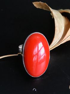 Red Coral gemstone ring in a deep rich luster and a large oval shape statement bezel set in heavy sterling silver with a wide 6 mm band. A gemstone crystal symbolizing Life and Energy comes set in a classic everyday wear unisex design to suit all gender/age Open back setting to allow its healing energies to the wearer. A perfect gift for Valentine's Day Anniversary, Engagement , Birthday for you or yours. Measures - 26-30mm in length and 17-20 mm in width. Handcrafted completely in sterling silv Red Coral Ring, Chakra Heilung, Red Stone Ring, Coral Gemstone, Ring Bezel, Coral Ring, Ring Mens, Red Jewelry, Natural Coral