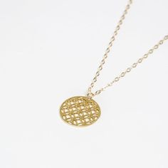 Brass Coin Necklace With Adjustable Chain As Gift, Minimalist Coin Necklace With Delicate Chain As Gift, Minimalist Coin Necklace With Delicate Chain For Gifts, Minimalist Medallion Coin Necklace, Minimalist Everyday Coin Necklaces, Minimalist Everyday Coin Necklace, Brass Circle Necklace For Gifts, Gold Minimalist Medallion Pendant Necklace, Minimalist Gold Medallion Pendant Necklace