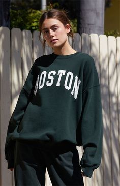 Green Erica Boston Crew Neck Sweatshirt Dark Green Sweatshirt, Color Sweatshirt, Sweatshirt Aesthetic, Plain Sweatshirt, Comfy Sweatpants, College Sweatshirt, Green Sweatshirt, Cozy Pullover, Green Hoodie