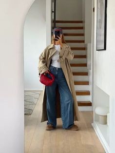 30 Fall Autumn Ideas | Cool Chich Efforless That Girl Outfit Ideas | Preppy outfits | Casual Cool Looks | September October November Looks | #fall #falloutfitideas Trench Coat Outfit Fall, Uggs Outfits, Trench Coat Fall, Trench Coat Outfit, Estilo Indie, Simple Fall Outfits, Uni Outfits