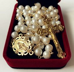 Cute Rosary, Ladder To Heaven, Chaplet Of St Michael, Rosary Cross, Rosary Beads Necklace, Beads Rosary, Rose Beads, Rosary Beads Catholic, Catholic Necklace