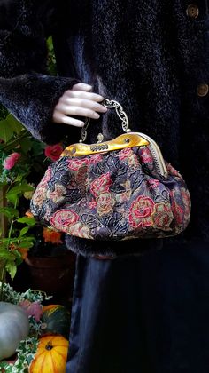 "Gorgeous vintage beaded evening bag from the 1990's / early 2000s in a lovely combination of colours by Sue Ellen Collection. This is a stunning bag and very unusual.  This gorgeous evening bag is encrusted with beautiful bead work in floral designs.   The beadwork is in sumptuous reds, pinks, holds, irredescent peacock and Black. Beadwork on both sides of the bag. Black satin lining inside.  Brass effect metal detailing on faux tortoiseshell trim. Brass metal clasp closure, handle and long antique brass effect chain.  Size: Length (width): 12 inches Depth: 3 3/4 inches Height to top of clasp: 7 1/2 inches Height to top of handle: 10 inches Chain length: 23 1/2 inches Total Chain length: 47 inches Condition: In good vintage condition. About: \"Mijkra\" is a UK based artist/photographer an Beaded Evening Bags, Satin Noir, Suede Fringe, Beautiful Boots, Create Outfits, Vintage Bags, Boho Stil, Black Satin, Unique Charms