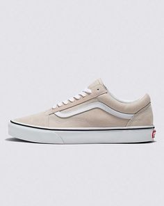 Old Skool Shoe Classic Skate Shoes With Gum Sole For Spring, Classic Skate Shoes With Round Toe For Spring, Classic Low-top Skate Shoes For Spring, Guys Accessories, Street Skater, Old Skool Vans, Vans Store, Van Doren, Vans Logo