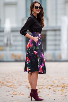 High Waisted Skirt, Printed Floral Skirt, Black Purple Skirt Black flared skirts with red purple flower print. ➤ Features > Skirt length: 70 cm (27.5') > high waist skirts > waistband > wide front and back pleats > fully flared skirts > side pockets > mid length ➤ Sizing My Size Guide in FAQ section below will help you define the perfect size match. The item can also be made according to your measurements - just message them to me. ➤ Delivery Your item is made-to-order and w Elegant Wrap Skirt For Spring, Workwear Dress With Voluminous Skirt, Relaxed Midi Skirt For Cocktail Occasions, Relaxed Full Skirt Dresses With Lined Skirt, Fitted Wrap Skirt For Spring Cocktail, Fitted Wrap Skirt For Cocktail In Spring, Cocktail Dress With Pleated Relaxed Skirt, Fitted Cocktail Wrap Skirt For Spring, Cocktail Dress With Pleated Skirt