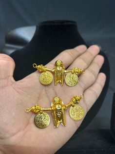 sizes in terms of height and weight are mentioned in inches and grams in the photo Weight-8.65 grams Height-2.5 inches Mutyala Dandalu Gold, Traditional Gold Jewelry For Puja, Gold Chandbali For Puja, Gold Jewelry With Meenakari For Puja, Gold Chandbali Jewelry For Puja, Heavy Gold Jewelry For Puja, Gold Temple Necklace For Puja, Gold Round Jewelry For Puja, Round Gold Jewelry For Puja