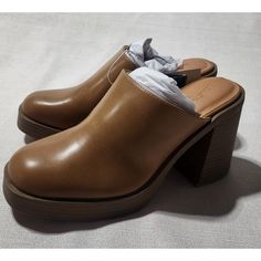 Universal Thread Women's Tan Clogs, Size 7.5 . With Tags, Great Condition. Slight Mark On Back Of Clog, Nothing Major. Womens Clogs, Universal Thread, On Back, Flat Shoes Women, Loafer Flats, Clogs, Loafers, Thread, Size 7