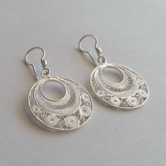 "Filigree Earrings Ronda, handmade. Filigree - delicate jewellery technique made from silver or golden threads \"embroidering\" kind of metalwork lace that is specific to Spain, especially an Andalusian town Cordoba, where they call it a cordobese filigree. This craftsmanship has been passed from generation to generation, nonetheless nowadays there are very few craftsmen left who know to perform such a delicate work. Sterling Silver, 925 Weight: 3,7 g Diameter: 2,3 cm (0.79 inches) Full length: Filigrana Jewelry, Earrings Handmade Silver, Handmade Silver Earrings, Sterling Silver Earrings Handmade, Silver Jewelry Diy, Filigree Bracelet, Silver Bracelets For Women, Hammered Hoop Earrings, Filigree Jewelry