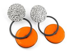 Orange drop earrings. Contemporary earrings. Geometric earrings. Circle drop earrings. Modern silver earrings. Enamel earrings. Women gift Modern orange earrings of silver and enamel. From the Pètals collection. These pieces are a one-of-a-kind handmade earrings. Measures: 45mm length and 23mm width. You can choose and customize the color of the enamel. And also the silver finish. Closure: push back. Very comfortable and lighweight. These modern earrings are ideal for to wear every day! These ge Unique White Enamel Earrings, Handmade Contemporary Drop Earrings, Pierced Dangle Earrings In Enamel, Modern Enamel Jewelry With Matching Earrings, Contemporary Handmade Drop Earrings, Handmade Contemporary Metal Earrings, Black Enamel Drop Earrings, Orange Enamel Earrings Nickel Free, White Earrings With Black Enamel