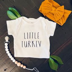 Perfect Onesie For Thanksgiving And November! Onesies Are Prewashed And Never Worn. Christmas Onsies Baby, Cricut Thanksgiving, Christmas Onsies, Thanksgiving Onesie, Thanksgiving Color, Thanksgiving Baby, First Thanksgiving, Baby Christmas, Cotton Baby