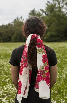 Hand-painted silk scarf made of 100% natural silk Habotai 8. The scarf is painted using a combined technique. Red flowers painted without contours are combined with flowers painted with a black contour. I use quality colors for silk, which are fixed with steam, thanks to which the softness and shine of the silk has been preserved. Size: 160x45 cm (62,99 x 17,72 inch) The scarf is sent in a gift box. Things made to order may differ slightly from the original, as everything is hand-painted, but this preserves their uniqueness. Care: wash by hand in lukewarm water with mild detergent or hair shampoo. Spread out to allow to air dry. Iron from the reverse side. This scarf is designed and hand painted by me and signed with a name Aryonelle. You can see more of my silk scarves here: https://www.e Black Contour, White Silk Scarf, Crinkle Scarf, Flowers Painted, Silk Bow Ties, Silk Scarf Painting, Hand Painted Silk Scarf, Painted Silk, Silk Shawl