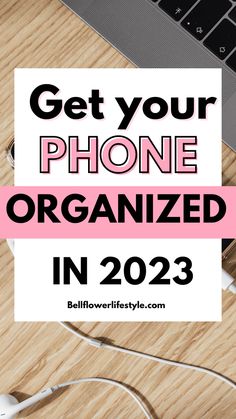 Complete guide on how to organize your phone for a minimal life Organize Photos On Iphone, Organizing Iphone Home Screen, What’s On My Iphone, Phone Organization Home Screen, Mental Organization, Best Organization Apps, Organizing Tips And Tricks, Phone Home Screen, Family Emergency Binder