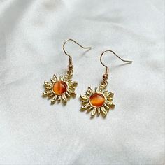 Make this Golden Hour Sun Earrings a part of your aesthetic outfit ✨ Orange Earrings Aesthetic, 70s Style Jewelry, Sun Earrings Aesthetic, 70s Inspired Jewelry, Earings Aesthetics, 70s Accessories Jewelry, Sun Outfits, Good Earrings, Orange Clothes