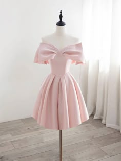 A-Line Off Shoulder Satin Pink Short Prom Dress, Pink Homecoming Dress Light Pink Wedding Dress Short, Short Dresses For Quinceanera, Quince Dama Dresses Pink, Pastel Pink Dress Short, Champagne Pink Dress Short, Pink Knee Length Dress Formal, Pink Ahort Dress, Cute Pink Homecoming Dresses, Middle School Dance Dresses Pink