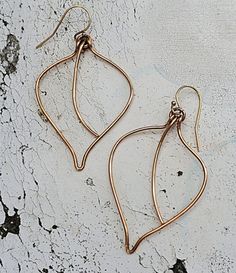 Light and airy small bronze loose leaf earrings Loose Leaf, Leaf Earrings, Comfortable Fashion, Boho Style, Spring Summer Fashion, Autumn Winter Fashion, Boho Fashion, Jewelry Accessories, Craft Ideas