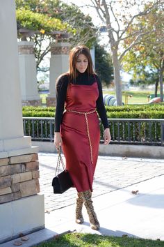 Sleeveless Slip Dress For Date Night In Fall, Fitted Slip Dress For Night Out In Fall, Slip Dress Outfit Fall, Burgundy Dress Outfit, Satin Dress Outfit, Dress Layering, Slip Dress Outfit, Wedding Outfits For Women, Classy Outfits For Women