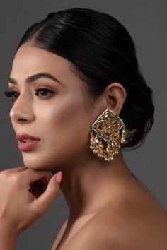 Super versatile kundan embellished earrings, one of our absolute bestsellers! composition : Metal copper alloy work : kundan with meenkari on back side  Measurement  Length - Length - 3in, Width - 1.7in closure- push back Care Instruction  Spot-Cleaning only. Store in a  pouch& box. Keep away from fragrance and water. Kundan Chandbali, Kundan Earrings, Back Jewelry, Wedding Jewelry Earrings, Copper Earrings, Wedding Earrings, Earrings Gold, Wedding Jewelry, Gold Earrings