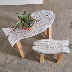 Hand-Carved Wood Fish Tables (Set of 2)-Vintage Shopper Fish Sides, Wood Chargers, Pretty Furniture, Beach Furniture, Fish Home, Wood Fish, Wooden Fish, Wood Carver, Fish Shapes