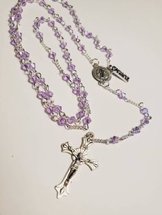 Beautiful handmade light purple rosary Purple Rosary With 8mm Beads, Purple Rosary With 8mm Round Beads, Handmade Adjustable Purple Rosary, Purple Beaded Rosary As Gift, Handmade Spiritual Purple Rosary Bracelet, Quinceañera Purple, Purple Rosary, Hell Lila, Handmade Lighting