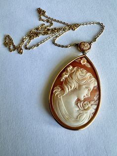 Gorgeous antique cameo set it in 18k gold with a y set chain. The cameo and the chain are stamped 18k gold. Historical Accessories, Marie Antoinette Costume, Cameo Necklace, The Chain, Beauty Clothes, Vintage Jewels, Marie Antoinette, Victorian Fashion, Precious Stones