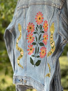 Size MEDIUM unisex THRIFTED denim jacket with hand painted folk art on the back. Sending to a friend? Add a gift message in the space provided. As always, thank you a thousand times for choosing Amanda Rose Makes for your special handmade art. Your support helps me live my dream.  If you have any questions, comments or concerns, email me anytime at @amandaroseyo@gmail.com You can follow me on Instagram for a detailed collection of the work I've done or for inspiration on your piece! @amandarosem Hand Painted Jacket Ideas, Artsy Cotton Denim Jacket For Spring, Spring Casual Denim Jacket With Custom Artwork, Casual Spring Denim Jacket With Custom Artwork, Artistic Denim Jacket With Custom Artwork For Spring, Spring Artistic Denim Jacket With Custom Artwork, Hand Painted Long Sleeve Denim Jacket For Spring, Blue Denim Jacket With Custom Artwork For Spring, Spring Denim Jacket With Custom Artwork