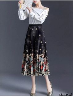 Olivia Mark - Floral Pleated Half Skirt with Floral Print, High Waist Design 150 Pounds, 120 Pounds, Printed Handbags, Half Skirt, Types Of Skirts, Olivia Mark, High Waisted Skirt, Pattern Design, High Waist