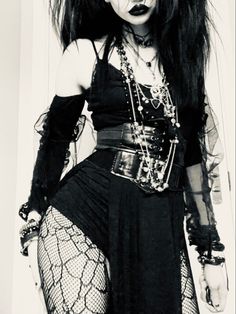 Gothic Club Outfit, Goth Women Outfits, Rivethead Goth, Gothic Photos, Goth Photography, Goth Looks