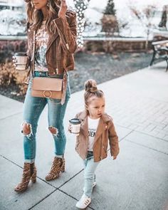 Mom And Baby Outfits, Mom Daughter Outfits, Mommy Daughter Outfits, Mother Daughter Fashion, Mother Daughter Outfits, Best Casual Outfits, Look Expensive, Style Inspiration Winter, Mommy And Me Outfits