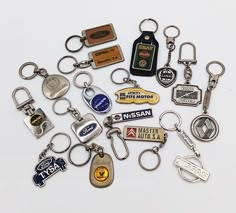 a bunch of key chains that are all different colors and sizes with some tags attached to them