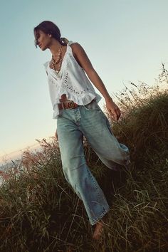 We The Free Good Luck Mid-Rise Barrel Jeans | Free People Summer Western Outfits Casual, Free People Outfits Summer, Western Hippie Fashion, Vision Poster, Western Boho Outfits, People Outfits, Cargo Skirt Outfit, Free People Fashion, Mom Fits