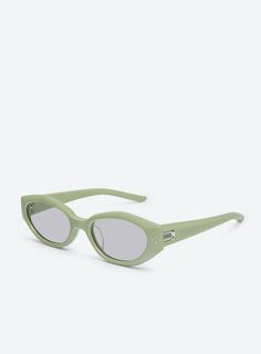 Dada GR8 | Gentle Monster Gentle Monster Piercing Sunglasses, Jentle Home Gentle Monster, Gental Monster Sunglasses, Gentle Monster Eyeglasses, Eyewear Trends, Green Frame, Butterfly Shape