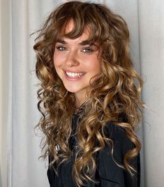 Light Brown Curly Shag with Blonde Highlights Long Curly Shag With Curtain Bangs, Shaggy Curly Hair Blonde, Highlights Brown Wavy Hair, Naturally Curly Shag Haircut Short, Shag With Blonde Highlights, Shaggy Curly Haircut, Long Curly Shag With Bangs, Shag Haircut Long Hair