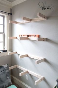 Texture with everyday tools Floating Shelf Plans, Floating Shelves Diy, Estantes Flotantes, Diy Shelves, Diy Home Improvement, Diy Wood Projects, Wood Shelves, Diy Wall