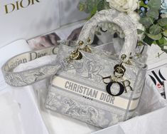 DI Medium Lady D-Lite Bag Grey Lady D Lite Bag, Lady D, Dior Book Tote, Embroidered Bag, Lady Dior Bag, Medium Bags, Lady Dior, Dior Bag, Christian Dior