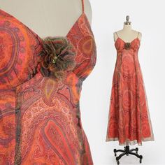 Vintage 70s psychedelic chiffon orange paisley maxi dress by CALIVINTAGEUSA on Etsy 70s Formal Fashion, 70s Prom Dress Vintage, 70s Dresses Formal, Pink Orange Outfit, Hippie Prom Dress, 70s Style Dress, 70s Prom Dress, 70s Dresses Vintage, 70s Prom