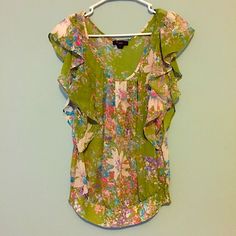 Green Blouse With Flowers. Size Small. Forever 21. Brand New Never Worn, Perfect Condition. Ruffle Sleeves. It Is A Very Cute Top. Perfect Spring Top. Has A Scrunched Band To Hold The Top In Place On The Bottom In The Back (Like Some Of The Beach Dresses). Multicolor Sleeveless Blouse For Spring, Forever 21 Feminine Blouse For Summer, Pink Sleeveless Blouse For Spring, Floral Print Sleeveless Blouse For Spring, Trendy Sleeveless Blouse For Spring, Green Sleeveless Blouse For Spring, Forever 21 Feminine Blouse For Spring, Forever 21 Short Sleeve Tops For Spring, Feminine Summer Blouse By Forever 21