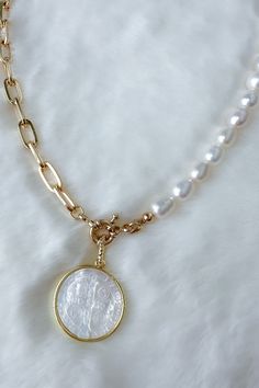 Beaded St. Benedict Necklace ..................................... MATERIAL AND SIZE Mother of pearl pendant 18k gold filled chain Pendant size: 2.1cm Length 18 inches …………………………………. Saint Benedict Medal, Benedict Medal, Mother Of Pearl Pendant, Beautiful Accessories, St Benedict, Saint Benedict, Protection Necklace, Catholic Gifts, Crafts Ideas