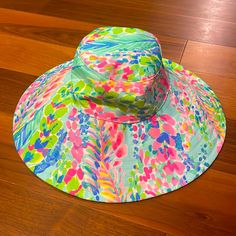 Nwt Lilly Pulitzer Beach Hat - Catch The Wave Rare! Yellow Joggers, Sea To Shining Sea, Pink Sand, Spring Fling, Red Polka Dot, Beach Hat, Polka Dot Blouse, The Wave, Resort Style